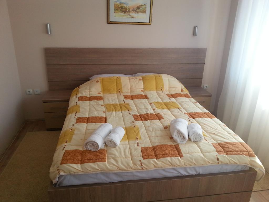 Garni Hotel Crystal Ice Ni Quarto foto